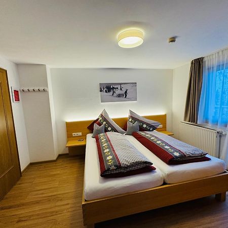 Hotel Garni Enzian Дамюльс Екстер'єр фото